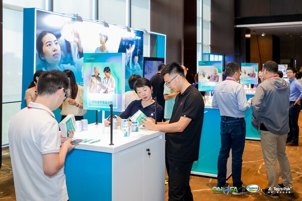 与会嘉宾咨询Nutiani™中老年营养解决方案