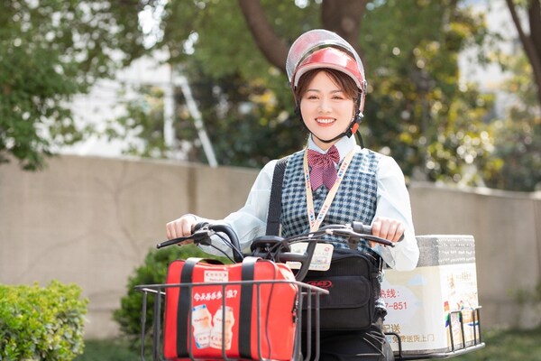 养乐多妈妈微笑服务传递品牌温度