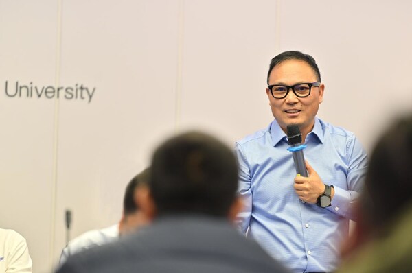 图：毛源昌眼镜董事长金增敏《AI 眼镜产业推进专题研讨会议》发言