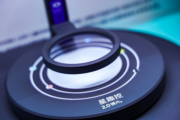 依视路®星趣控®2.0镜片创新升级，提升近视管理效果