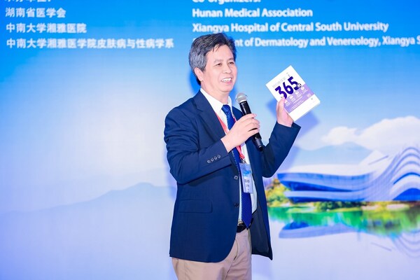 中华医学会皮肤性病学分会主委、中国医科大学附属第一医院皮肤科高兴华教授