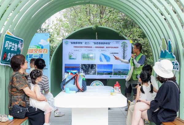 家长课堂围绕“地球免疫力”和“宝宝免疫力”展开生动讲解