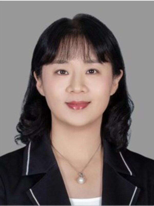 周清：广东省人民医院肿瘤医院院长，广东省肺癌研究所副所长；教育部长江学者特聘教授；国际肺癌研究协会（IASLC）职业发展与奖学金委员会委员；中国胸部肿瘤研究协作组（CTONG）副会长兼秘书长；广东省医师协会临床试验专业委员会主任委员；广东省基层医药学会肺癌专业委员会主任委员