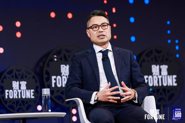 梯瓦医药大中华区总经理黄迪仁在峰会现场进行“科技向新 健康向上”主题分享