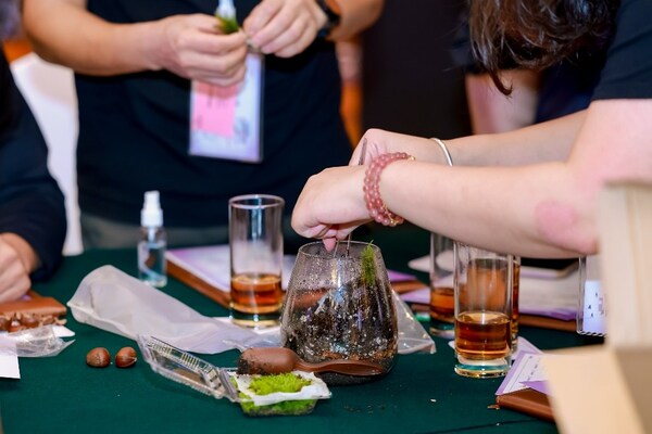 活动现场患者共创生态瓶 活动现场患者共创生态瓶