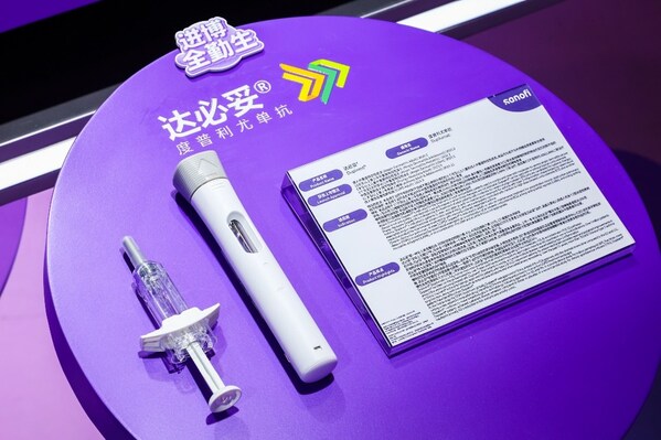 达必妥®预充式注射器模型(左)、预充式注射笔模型(右) 达必妥®预充式注射器模型(左)、预充式注射笔模型(右)