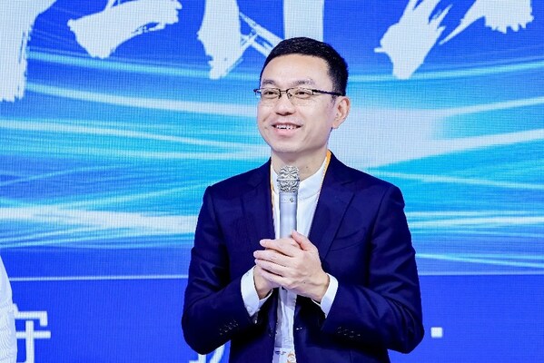 诺华公司中国区副总裁，心血管、肾脏及代谢治疗领域兼创新患者服务负责人管宏