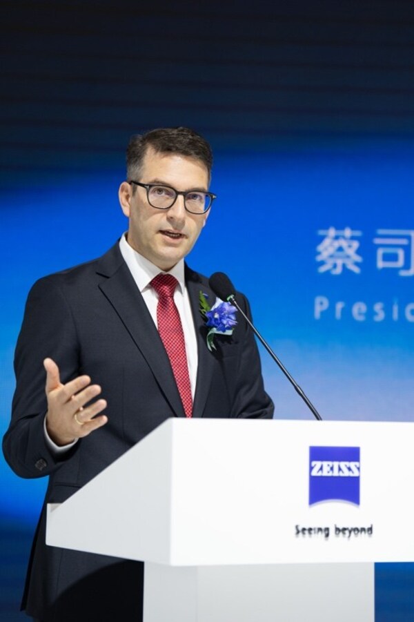 蔡司大中华区总裁兼首席执行官费铭远(Martin Fischer)先生 蔡司大中华区总裁兼首席执行官费铭远(Martin Fischer)先生