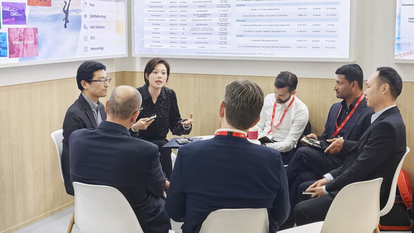 济民可信国际业务团队与来自欧美等地区的百余家参会企业开展深入交流 济民可信国际业务团队与来自欧美等地区的百余家参会企业开展深入交流