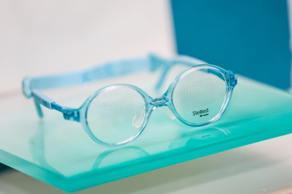 星趣控®以镜片与镜架的全“星”组合亮相2025上海眼镜展 星趣控®以镜片与镜架的全“星”组合亮相2025上海眼镜展