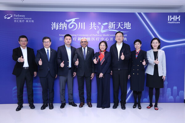 （从左至右）孙向彤先生、曾庆亷医生、张钦先生、奈尔&middot;平柯医生、袁园副区长、王炜主任、陆晓钧书记、李云燕女士