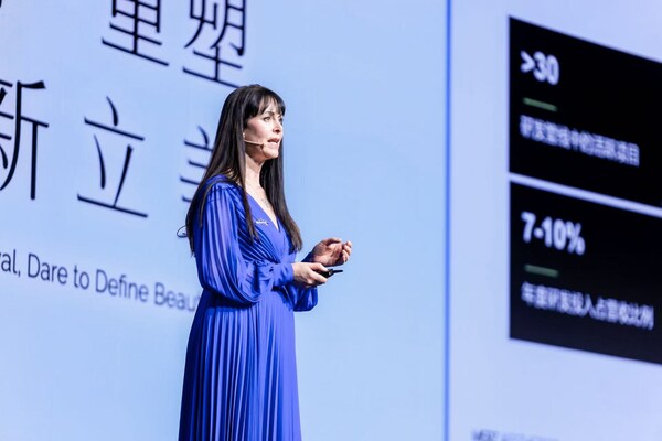 麦施美学首席科学官Samantha Kerr现场致辞 麦施美学首席科学官Samantha Kerr现场致辞