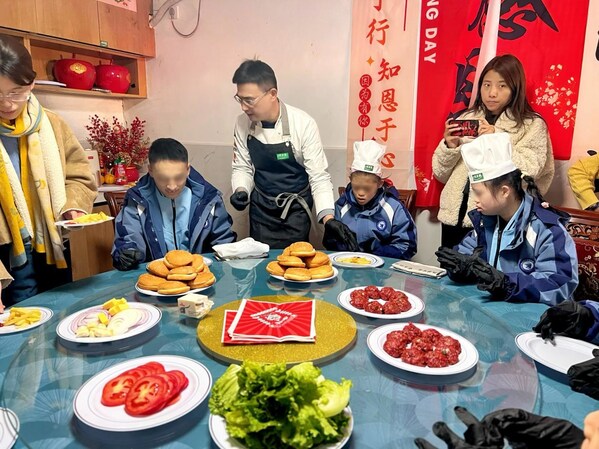 两地特殊儿童共同参加感恩节活动