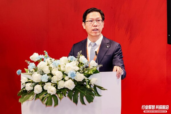 泰康集团管委会成员、泰康口腔首席执行官陈宏华致辞
