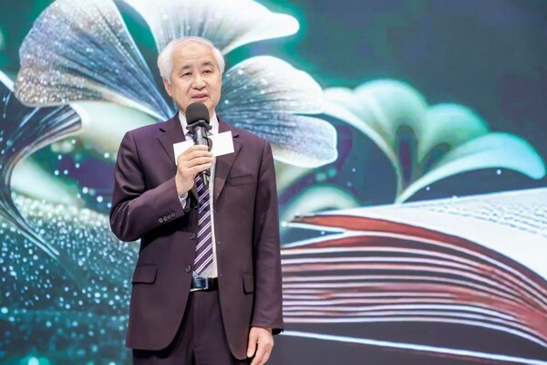 图说:孔维佳教授开场致辞 图说:孔维佳教授开场致辞