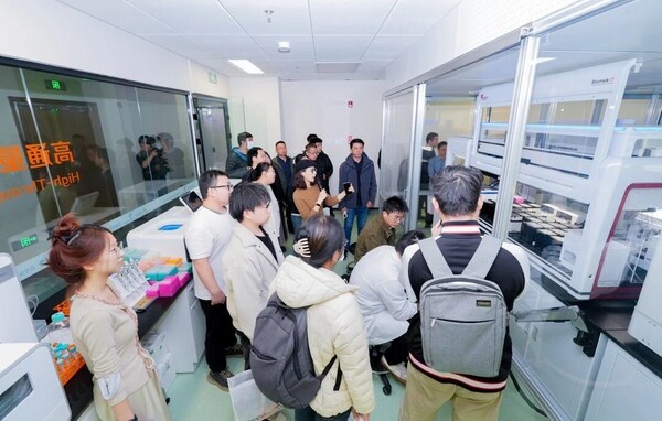 参观昌发展合成生物制造转化加速中心 参观昌发展合成生物制造转化加速中心