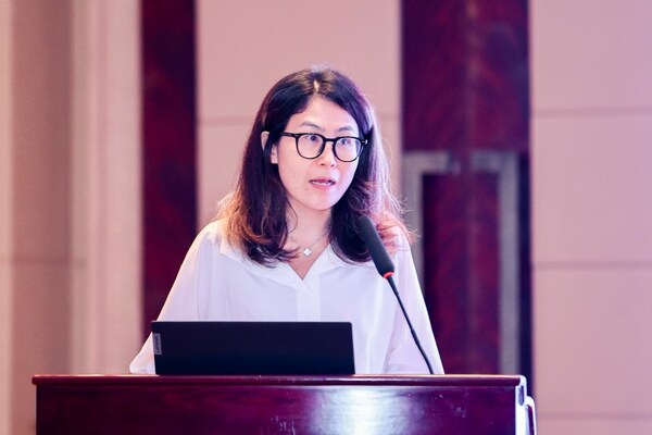 汤臣倍健营养健康研究院副院长 贺瑞坤 汤臣倍健营养健康研究院副院长 贺瑞坤